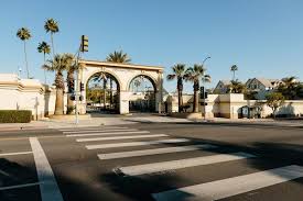 States Prepare Lawsuit to Block Paramount’s Merger With Warner Bros.