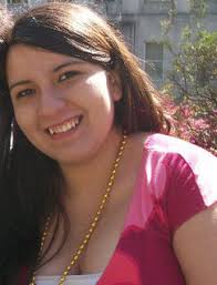 Blanca Flores está en su segundo año de estudio en la universidad, ella es originalmente de la ciudad de México. Ella está estudiando biología, francés, ... - blanca
