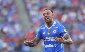 Rodolfo Rotondi reaparece en la práctica de Cruz Azul y sacude las redes con su nuevo look