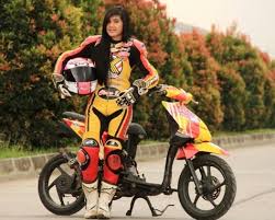 Image result for PEMBALAP MOTOR ROAD RACE