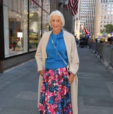 Helen Mirren, 81, makes her 'face-lift' bixie even more flattering with a soft, youthful fringe - Good Housekeeping