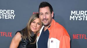 Amigos na vida real, Adam Sandler fez este gesto emocionante por Jennifer Aniston em todo Dia das Mães