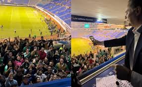 Christian Martinoli presume su popularidad en juego de la Selección Mexicana