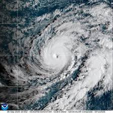 Intense Winds Hit as Hurricane Lowell Approaches Hawaii - The Cairns Post
