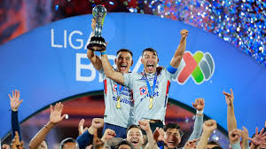 Cruz Azul analiza salidas en su plantel campeón; estos jugadores, entre los candidatos