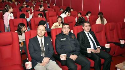 Gümüşhane'de çocuklar sinema keyfiyle bilinçleniyor İhlas Haber Ajansı