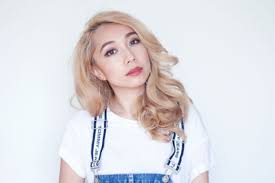 Résultat de recherche d'images pour "amy pham blonde"