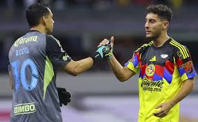 Tenía un pie fuera del Club América pero sus recientes actuaciones le hicieron ganarse su renovación