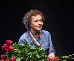 Od „Czterdziestolatka” do dziś - zobacz, jak przez lata zmieniła się Joanna Szczepkowska