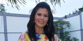 Hasil gambar untuk bugil telanjang NAJWA SHIHAB indonesia presenter tv