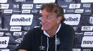 Confira a íntegra da coletiva do técnico Cuca após a vitória do Santos contra o Coritiba