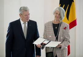 Universitätspräsident gratuliert Ursula Bell-Köhler zur ...