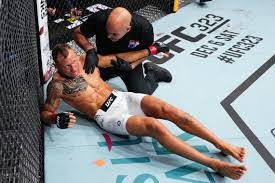 ‘Please retire’… Fans beg former contender to quit MMA after horrific KO loss at UFC Qatar