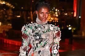 Tron: Ares Star Stuns in Robot Dress! You Won't Believe What It's Made Of! - Imagen principal del artículo