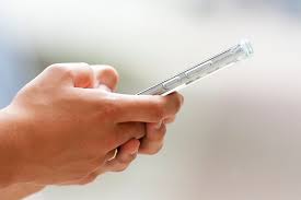 Ontario considers banning cellphones and social media in schools