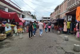 Abarrotan mercados por fiestas decembrinas