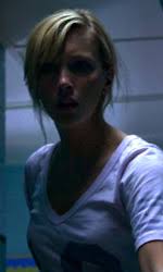 In foto Katie Cassidy (28 anni) è Kris Fowles nel film di Samuel Bayer. Dall&#39;articolo: Nightmare: l&#39;uomo nero non è morto, ha gli artigli come un corvo. - nightmareelmstreet1_imm