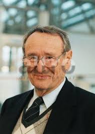 Stichworte: Portrait Porträt Dr. Dr. h.c. Johann Vielberth Unternehmer Dr. ...