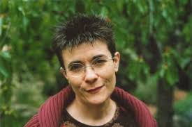 Citation : Marie-Sabine Roger. Née en 1957, elle vit dans le Sud de la France. Depuis dix ans, elle se consacre entièrement à l&#39;écriture. - roger10