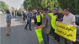 بازنشستگان در چند شهر به خیابان آمدند؛ «حقوق بازنشسته فقط واسه یک هفته»