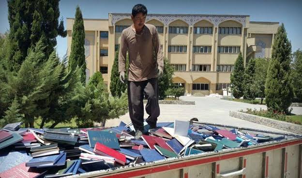 جابه‌جایی فله‌‌ای پایان‌نامه در دانشگاه اصفهان  عکس | شعار سال