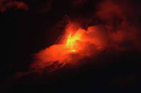 El Volcán de Fuego de Guatemala arroja lava y ceniza y provoca evacuaciones