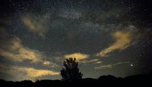 ¡No te lo pierdas! El cielo se ilumina con la lluvia de estrellas Líridas: cómo y a qué hora verlas en su punto máximo