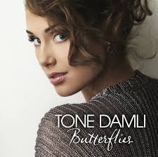 TONE DAMLI singt den Titeltrack „Butterflies“ zur neuen ZDF Telenovela „Lena ...