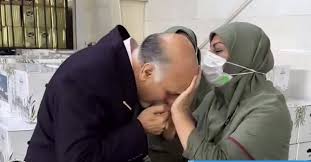 احضار یک کارفرما به‌دلیل «بوسیدن دست» یک کارگر زن