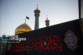 تعویض‌ پرچم‌گنبد حرم‌مطهر حضرت‌معصومه(س)