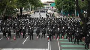 A horas del Mundial 2026, manifestantes marchan hacia el Estadio Azteca