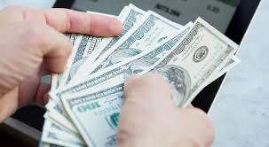 Dólar inició la semana a la baja en ventanillas; así cotizó hoy