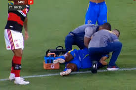 Futbolista brasileño del Sampaio Correa se desmaya en plena cancha y sufre ataque epiléptico (VIDEO)