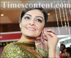 Model Sahiba Singh tries jewelry on Day 1 of &quot;Wedding Asia 2011&quot; in Delhi - Sahiba-Singh