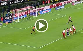 ¡Ya es goleada! Ricardo Marín anotó su doblete con un penalti en el Chivas vs. Xolos