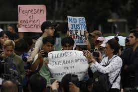 A examen: maquillar o resolver la crisis