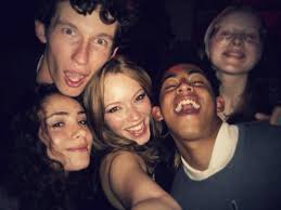 Résultat de recherche d'images pour "glue serie"