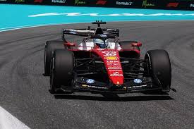 Leclerc lidera la FP1 en Miami, con Colapinto cerca del top 10 y Checo Pérez en 18°