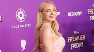 Lindsay Lohan Just Delivered The Ultimate Fall Hair Color Inspo (& It's Making Us So Nostalgic)