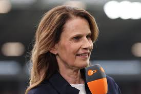 katrin müller-hohenstein