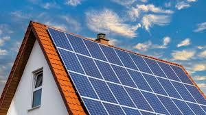 Solaranlage auf dem Dach? Kriminelle verschicken gefälschte Behördenbriefe