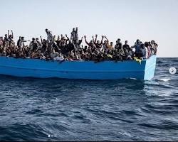 Immagine di Barca di migranti in mare