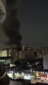 Incêndio de grandes proporções atinge loja no Centro de Santo André