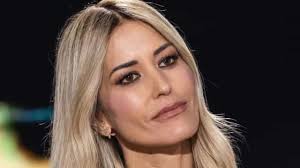 Elena Santarelli a Belve: "Le Iene hanno preferito Belen a me". Poi punge Pieraccioni: "Dovevo esserci io al posto di Laura Torrisi"