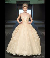 Resultado de imagem para PENTEADOS NOIVAS 2016