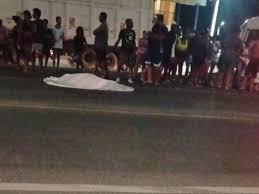 Homem morre em grave acidente entre moto e carro na BR-101 em Campos