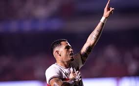 Luciano acumula polêmicas e pode virar maior carrasco do Corinthians