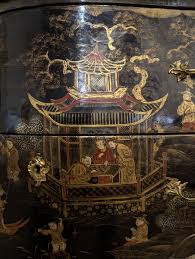 Commode de style Louis XV en laque de Chine - La Brocante En ...