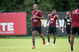 Escalação do Vitória para enfrentar o Fortaleza: veja time provável, dúvidas e desfalques para final