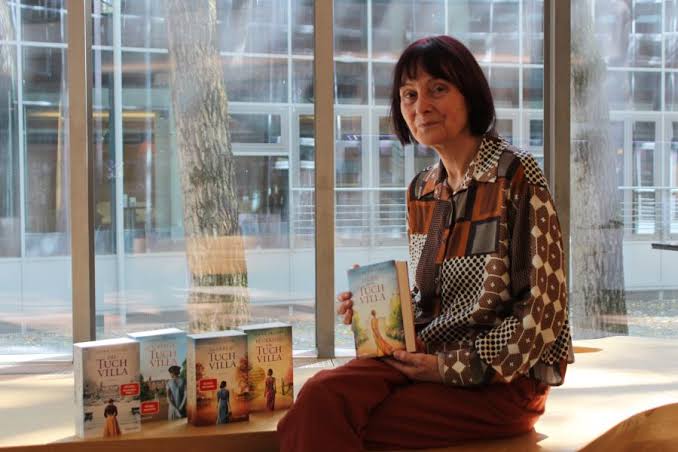 Hablamos con Anne jacobs - Revista cultural El Gato negro